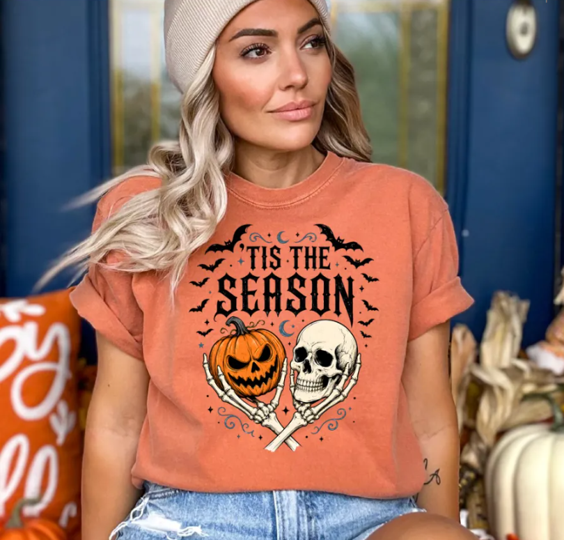 ’Tis The Season skull and pumpkin Halloween T-shirt in Gildan Sunset